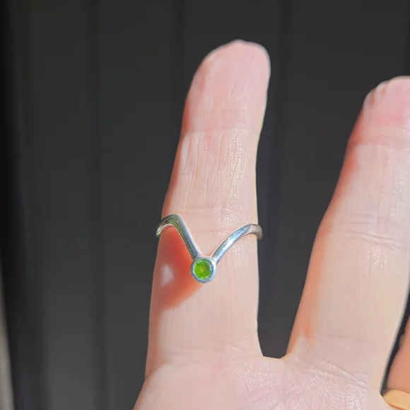 Crome diopside sterling V ring sz7.5 - Picture 4 of 8